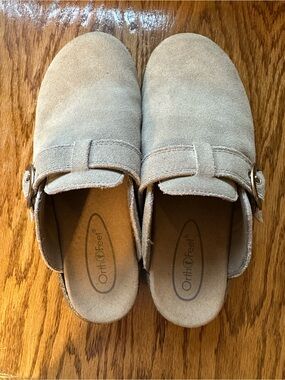 OrthoFeet Casey Suede Slip-On Clogs in Taupe